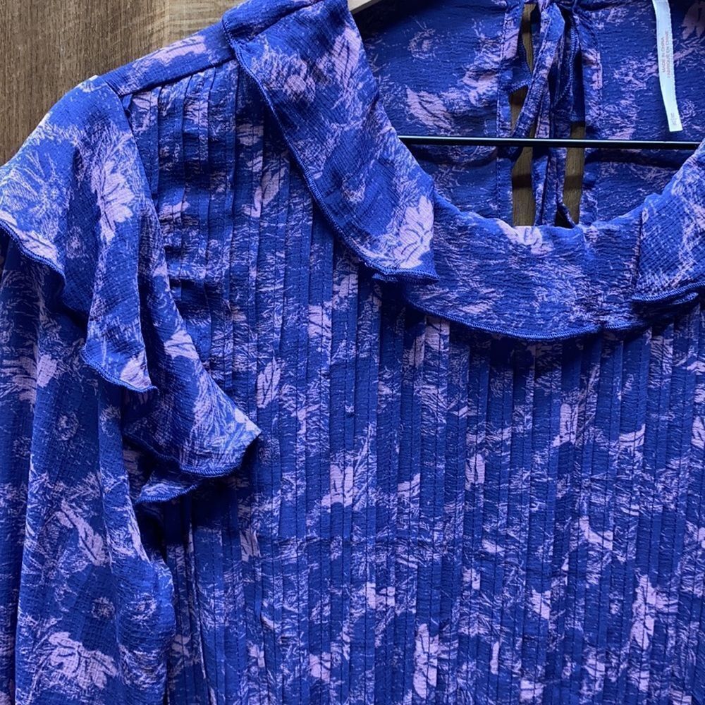 FREE PEOPLE - Beautiful Flowy Mini Dress - Picture 6 of 10